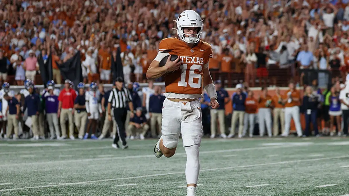 Arch Manning runs for a touchdown during a Texas Longhorns football game.