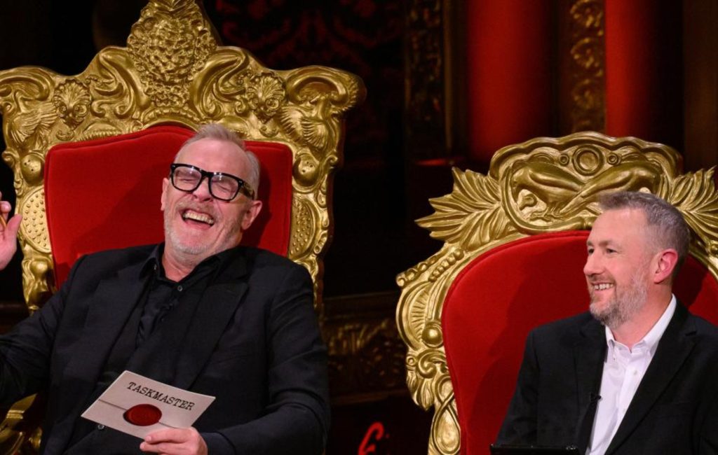Taskmaster anuncia turnê mundial com shows em Manchester e Los Angeles em 2027