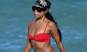 Gabrielle Union aposta em biquíni vermelho e celebra o verão; Shawn Mendes e Zendaya também aparecem em registros de celebridades