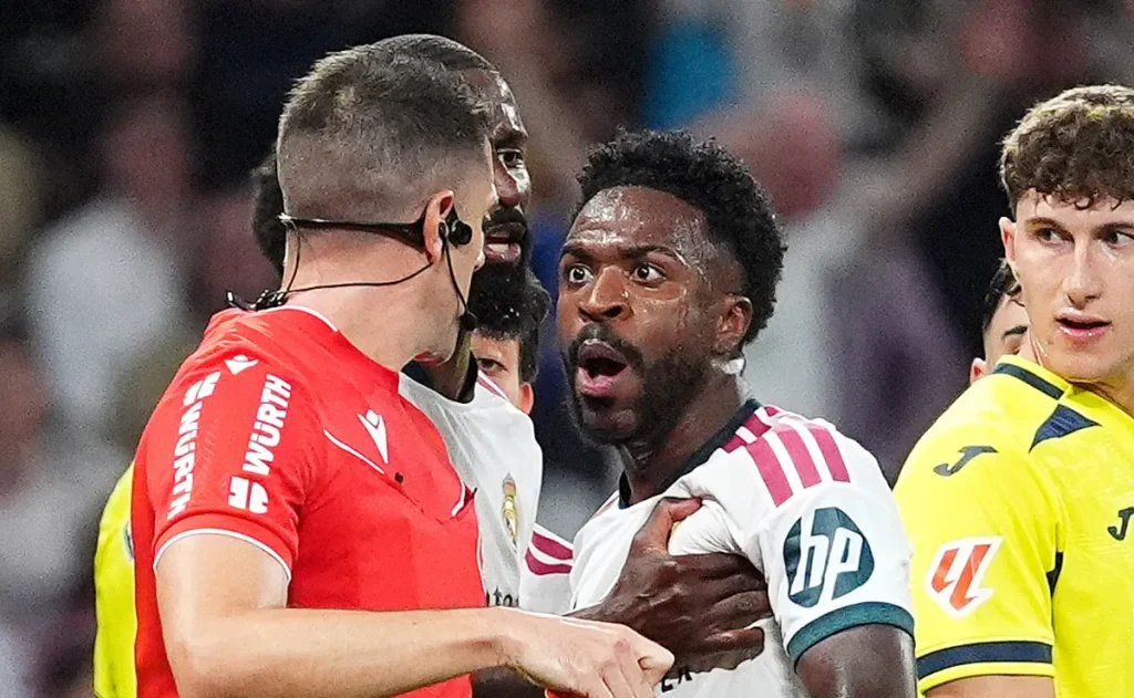Relatório do árbitro agrava situação de Vinicius Jr. e pode tirá-lo do El Clasico