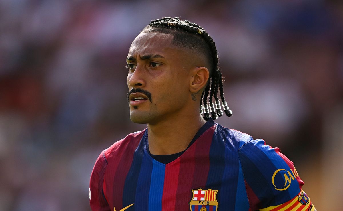 PSG x Barcelona: Raphinha deve começar entre os titulares na Champions League