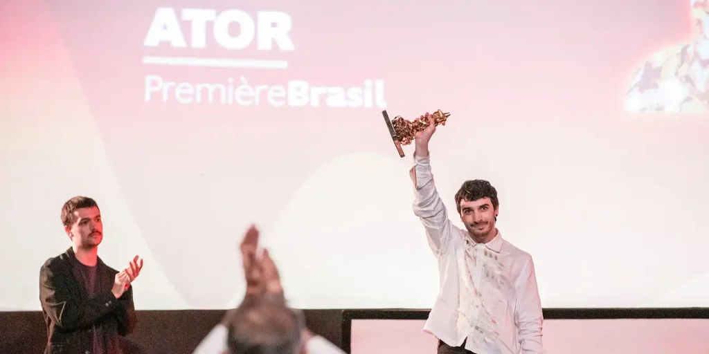 Festival do Rio consagra A Margem do Rio e documentário Elza na noite do Troféu Redentor