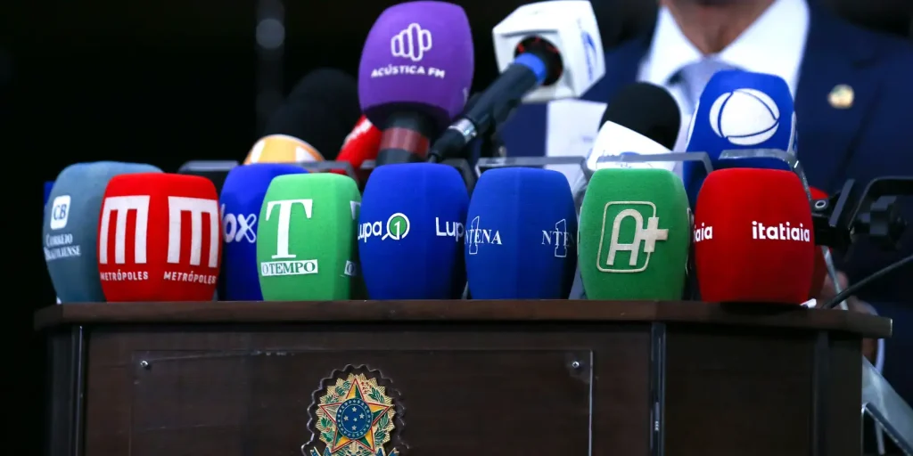 Relatório aponta 14.182 ataques a jornalistas nas redes no primeiro turno