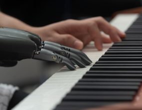 Indústria musical britânica cobra soberania criativa diante do avanço da IA