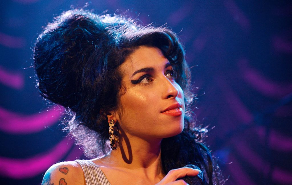 Entrevista inédita de Amy Winehouse revela medo de morrer sem deixar marca