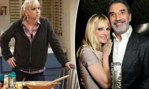 Colega de Mom comenta crítica de Chuck Lorre a Anna Faris em memoir