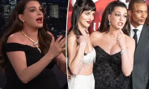Anne Hathaway se desculpa por momento horripilante em tapete vermelho