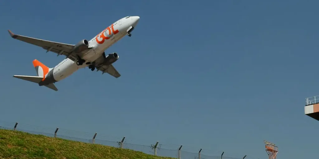 Gol confirma cancelamento de um único voo em Porto Alegre e nega remoção em massa de eleitores