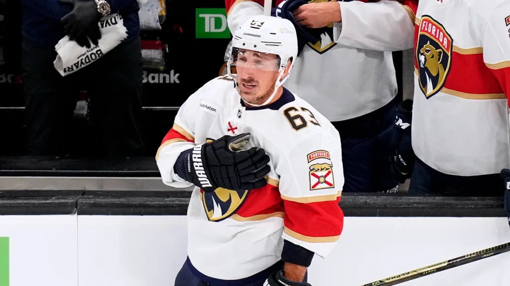 Panthers perdem Brad Marchand por lesão e ampliam sequência de problemas físicos na temporada