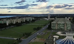 Lula e Flávio Bolsonaro apresentam propostas opostas para ajuste fiscal e papel do Estado