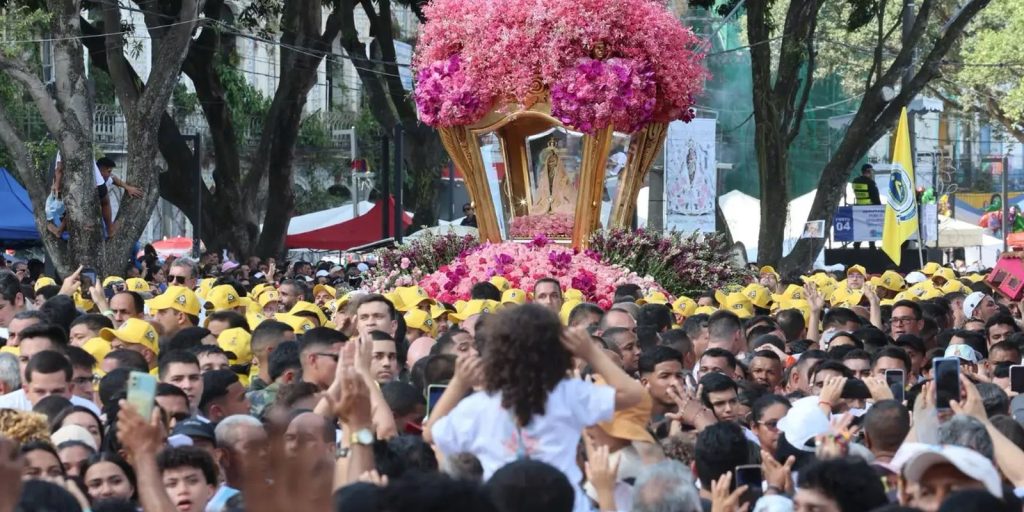 Círio de Nazaré reúne 2 milhões de fiéis em Belém e mantém visitação à Imagem Peregrina