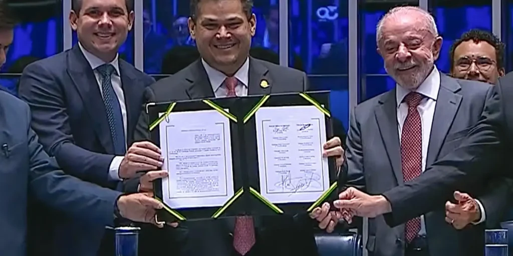 Emenda constitucional acaba com a escala 6×1 e fixa jornada de 40 horas em até 14 meses