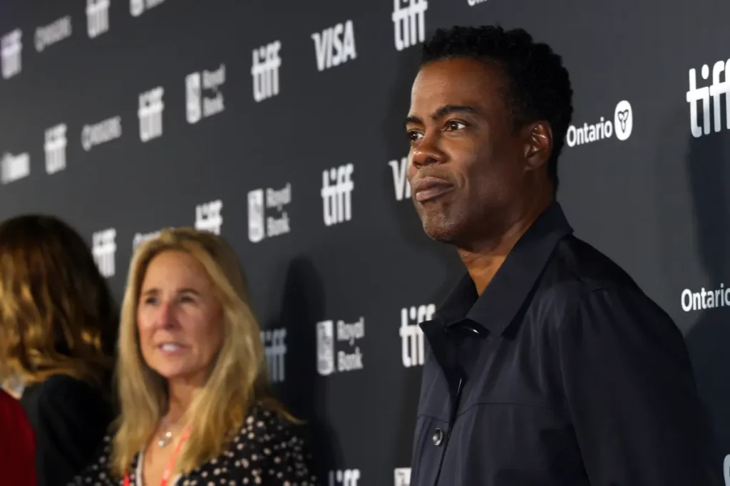 Chris Rock critica cultura do cancelamento e compara woke aos julgamentos de Salem