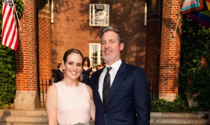 Gillian Hearst anuncia noivado em Nova York; Avantika Vandanapu celebra Diwali com convidados da nova geração
