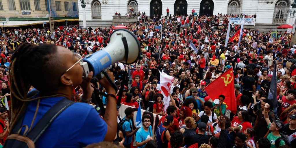 UNE convoca atos em 13 estados e no DF em apoio a Lula no segundo turno