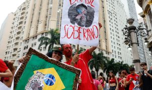 Ato estudantil no Rio reforça campanha de Lula com pauta de educação e fim da escala 6x1