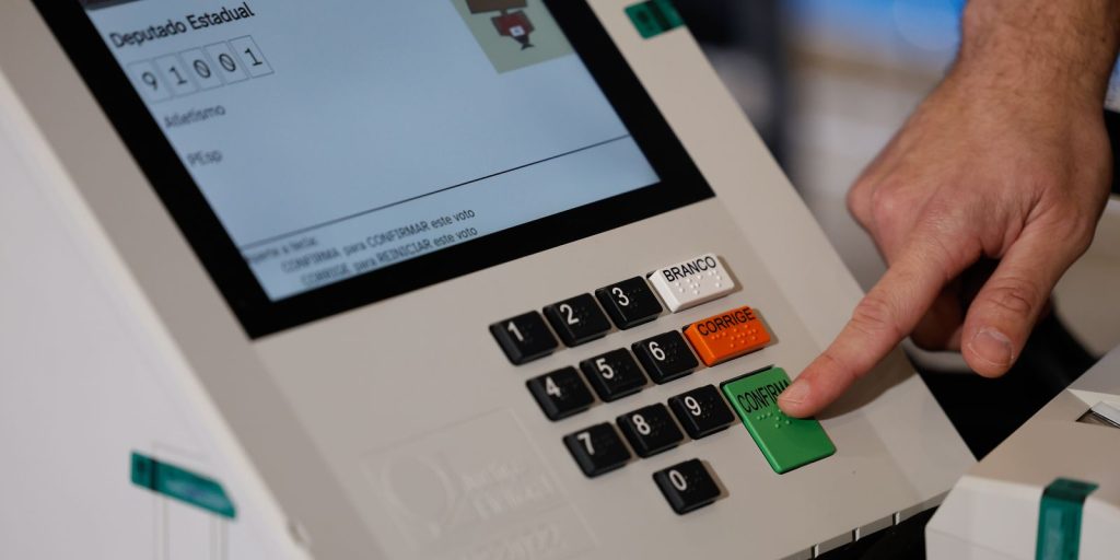 Urna eletrônica terá barra de progresso e seis cargos na votação deste domingo