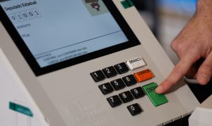 Urna eletrônica terá barra de progresso e seis cargos na votação deste domingo
