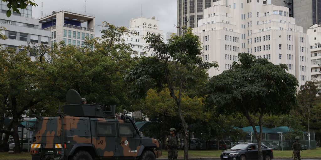 Exército, Marinha e Aeronáutica reforçam segurança do 2º turno no Rio