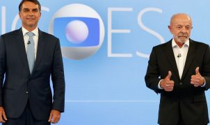 Lula exige desculpas de Flávio Bolsonaro após fala sobre nove dedos em debate na Globo