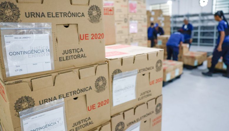Urnas chegam aos locais de votação e tribunais fecham preparativos para o 1º turno