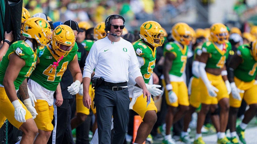 Oregon sofre sete turnovers, perde para UCLA em casa e vê fala de Lanning se voltar contra si