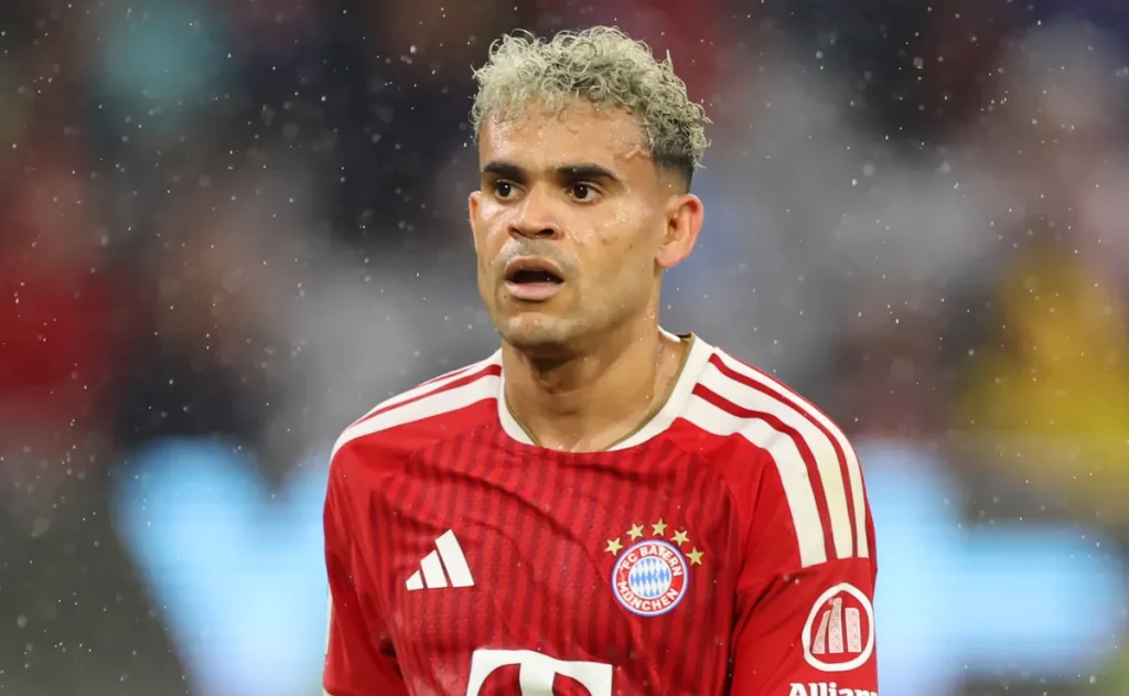 Sem Díaz entre os titulares, Bayern aposta em Davies contra o Arsenal na Champions