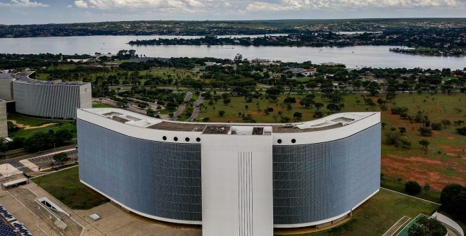 TSE proíbe Meta de restringir alcance de posts de Lula e Flávio Bolsonaro