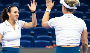 Stefani e Dabrowski eliminam campeãs olímpicas e vão à semifinal em Pequim