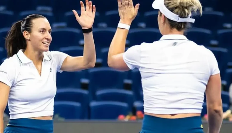 Stefani e Dabrowski eliminam campeãs olímpicas e vão à semifinal em Pequim