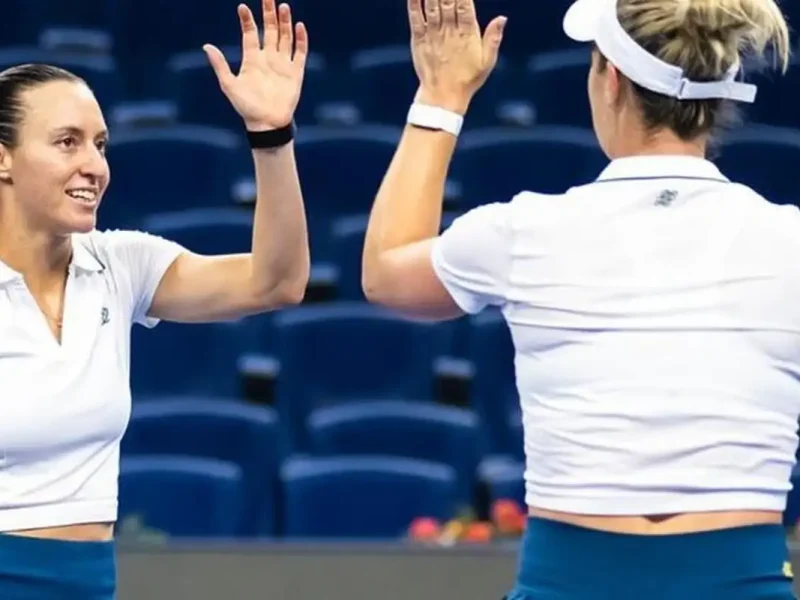 Stefani e Dabrowski eliminam campeãs olímpicas e vão à semifinal em Pequim