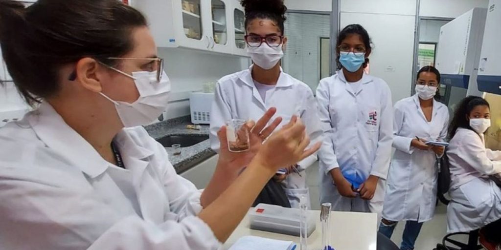 Futuras Cientistas prorroga inscrições e oferece 470 vagas em imersão científica