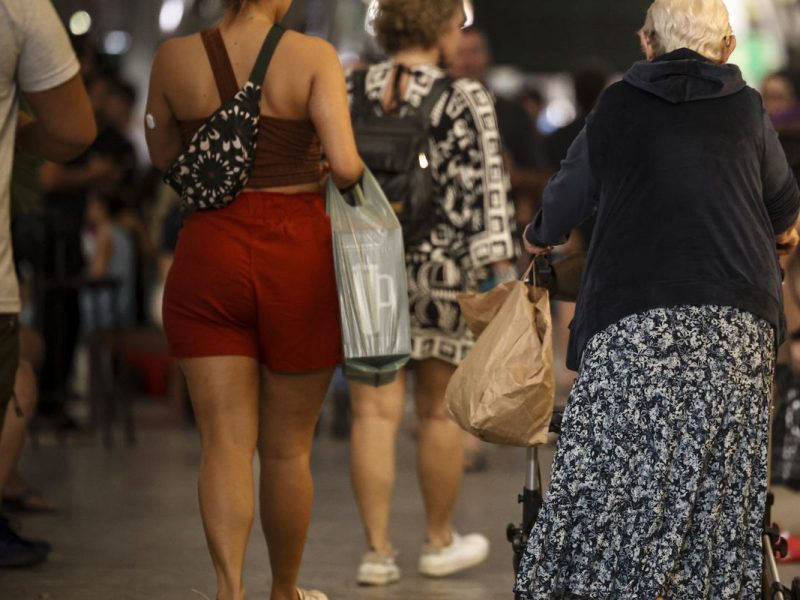 Corte de R$ 200 bilhões inviabiliza preservar área social, avaliam economistas