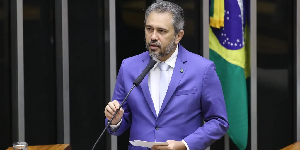 Elmano de Freitas é reeleito governador do Ceará no primeiro turno