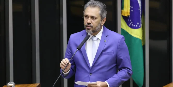 Elmano de Freitas é reeleito governador do Ceará no primeiro turno