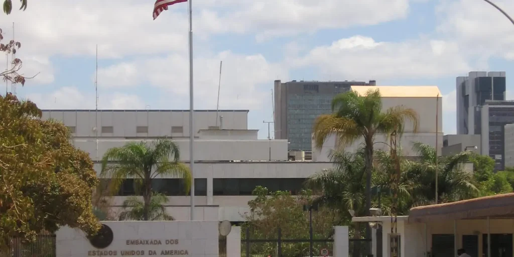 EUA e Austrália suspendem serviços consulares no Brasil a dois dias do 1º turno