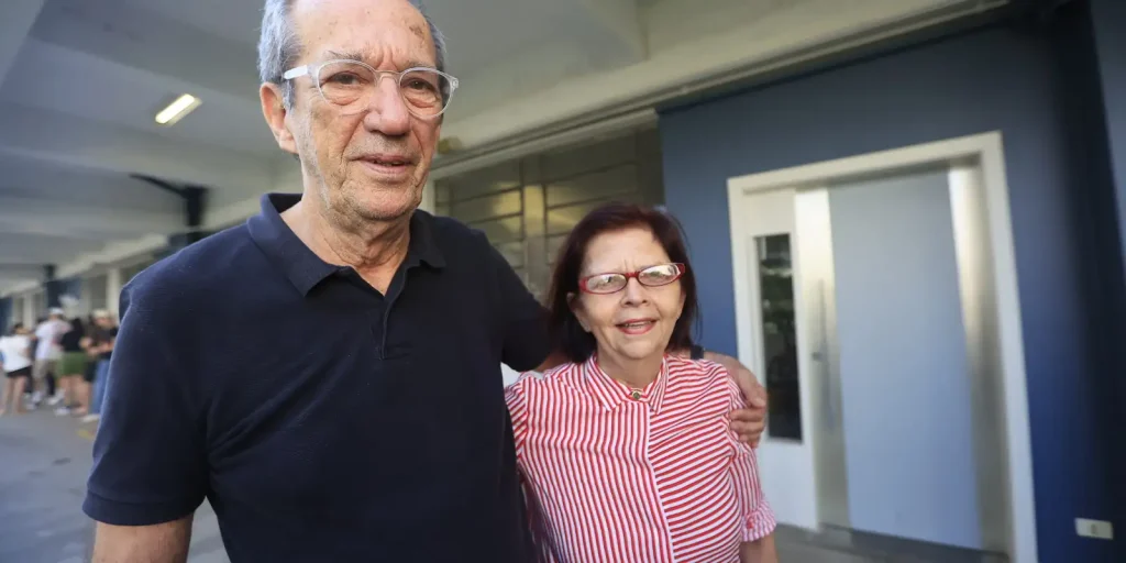 PUC-SP registra filas de mais de uma hora no maior colégio eleitoral do estado