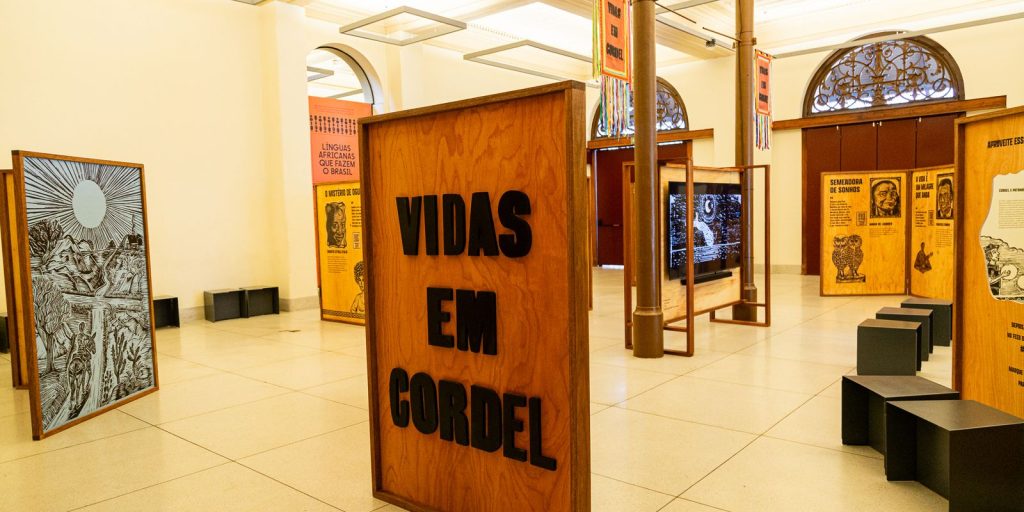 Exposição Vidas em Cordel leva histórias de 30 personalidades ao Dragão do Mar, em Fortaleza