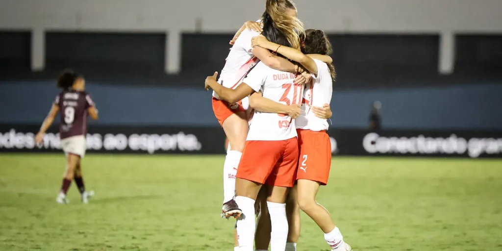 Bragantino vence Ferroviária por 2 a 0 e fica perto da semifinal da Copa do Brasil