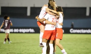 Bragantino vence Ferroviária por 2 a 0 e fica perto da semifinal da Copa do Brasil