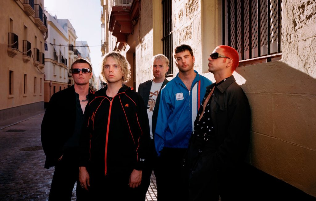 Fontaines D.C. lançam Dopamine Chamber e consolidam década com álbum sombrio e sintético