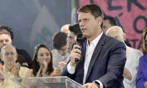 Tarcísio de Freitas é reeleito governador de São Paulo no primeiro turno