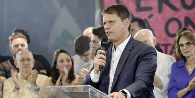 Tarcísio de Freitas é reeleito governador de São Paulo no primeiro turno