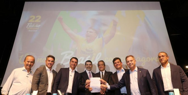 Flávio Bolsonaro reúne 14 governadores eleitos e recebe apoio de Augusto Cury