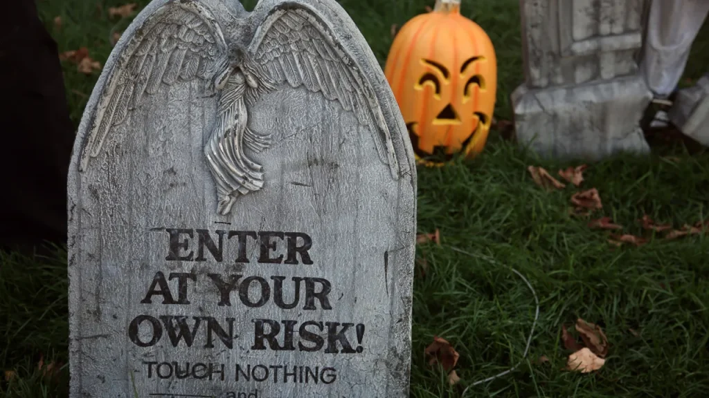 NAACP do Condado de Bucks pede retirada de decoração de Halloween com corpos pendurados em Bristol