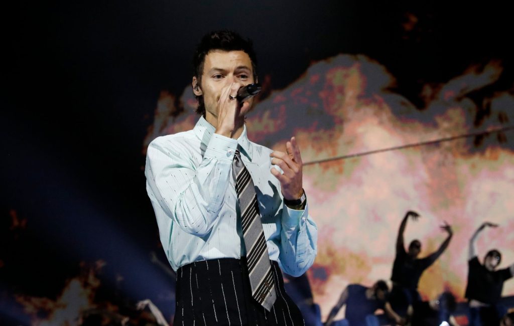 Caçador de autógrafos se desculpa com Harry Styles após confronto viral em Nova York