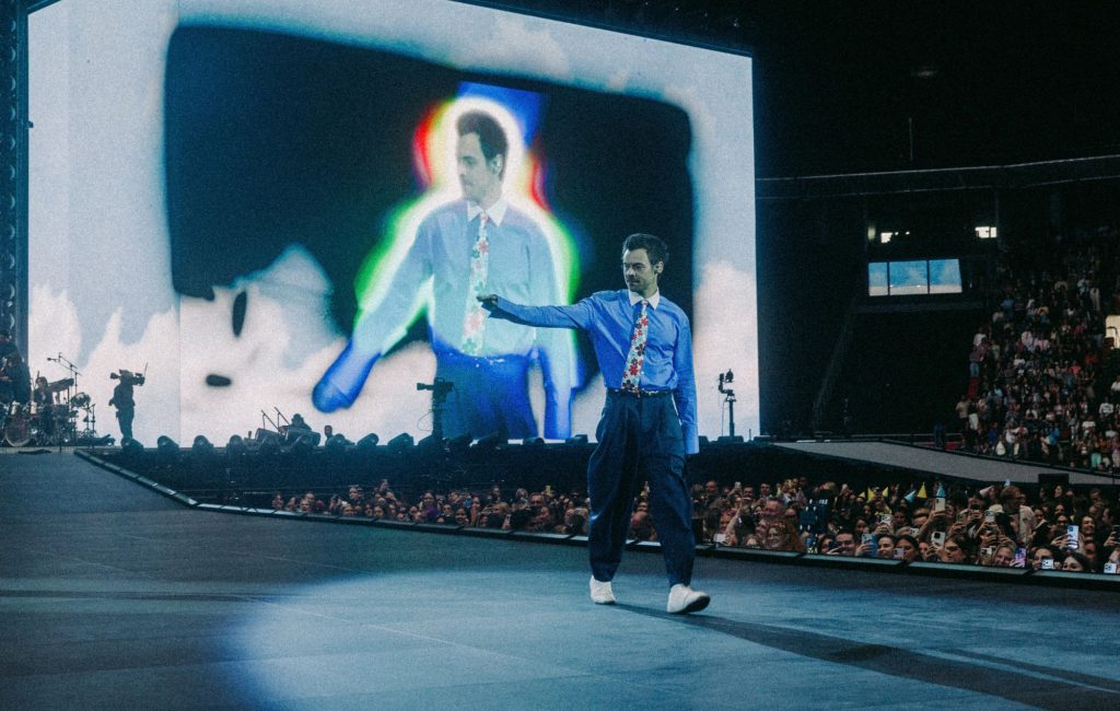 Harry Styles dedica show no Madison Square Garden a Oscar Belgal, baleado por agente do ICE