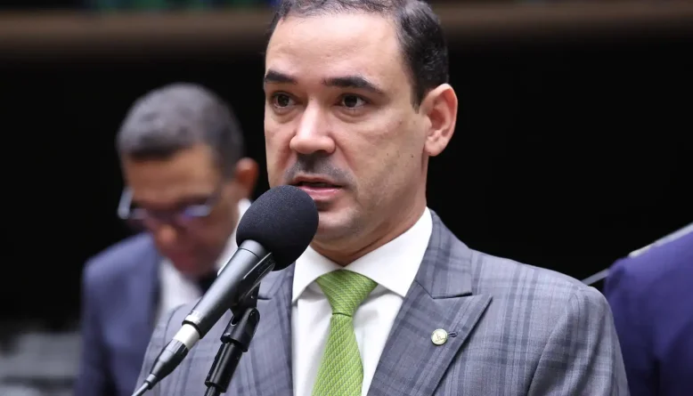 Vicentinho Júnior vence segundo turno e assume governo do Tocantins