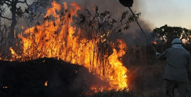 Fumaça de queimadas e incêndio em área de resíduos volta a encobrir Manaus