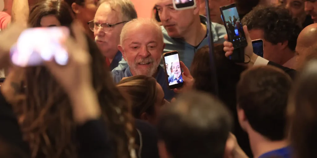 Lula é reeleito com mais de 64 milhões de votos e promete regular plataformas digitais